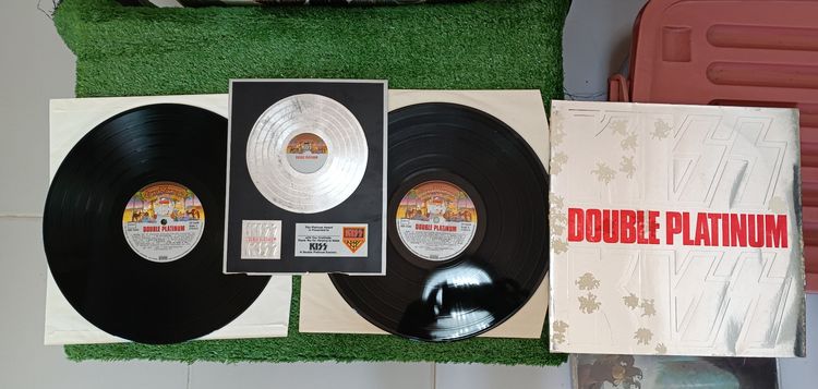 แผ่นเสียง ไวนิล 12 นิ้ว รูปที่ 2