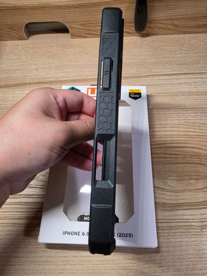 UAG MONARCH PRO MAX (2025)