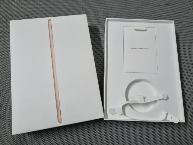 ขายกล่องเปล่า iPad Gen 6th wifi ฟรี(ซาก)หูฟัง 3.5