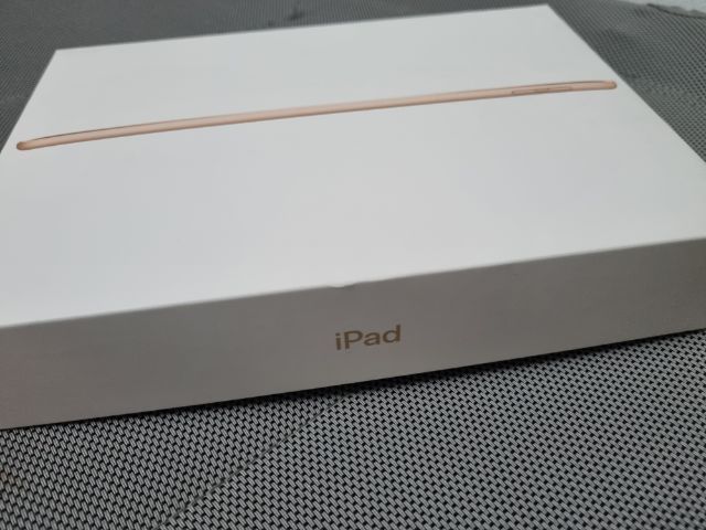 ขายกล่องเปล่า iPad Gen 6th wifi ฟรี(ซาก)หูฟัง 3.5 รูปที่ 4