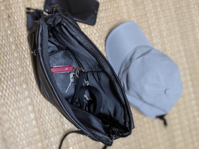 กระเป๋าสพายสุดเท่ห์