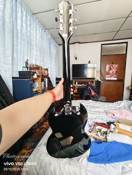 Epiphone sg tribute. สภาพเหมือนใหม่  แถมกระเป๋า  ขาย 8000 บาท นัดรับอย่างเดียว ถนนราชปรารภ รูปที่ 3