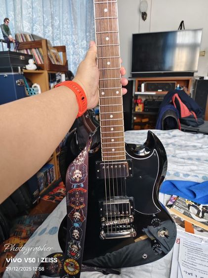 Epiphone sg tribute. สภาพเหมือนใหม่  แถมกระเป๋า  ขาย 8000 บาท นัดรับอย่างเดียว ถนนราชปรารภ รูปที่ 6