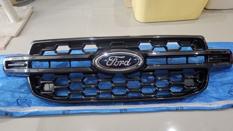 กระจังหน้าแท้ ford next gen wildtrak 2022