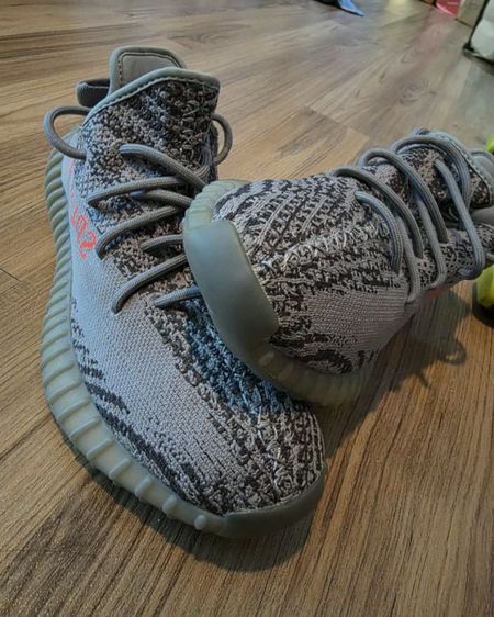 รองเท้า Adidas yeezy ซื้อมาใส่ไม่ได้ครับ (มันคับ) รายละเอียด US8 UK7 ครึ่ง  เบอร์41ครึ่ง อย่างสวยครับ สนใจมห้ไวครัชช ซื้อมา 19,000 ขาย 8,900 รูปที่ 2