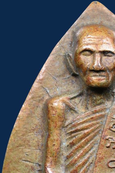 พระรูปเหมือนปั๊มหลังเตารีดหลวงพ่อพรหม วัดข่องแค หลังวงเดือนปี 16 เนื้อทองฝาบาตร เก่ามาก รูปที่ 13