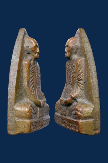 พระรูปเหมือนปั๊มหลังเตารีดหลวงพ่อพรหม วัดข่องแค หลังวงเดือนปี 16 เนื้อทองฝาบาตร เก่ามาก รูปที่ 3