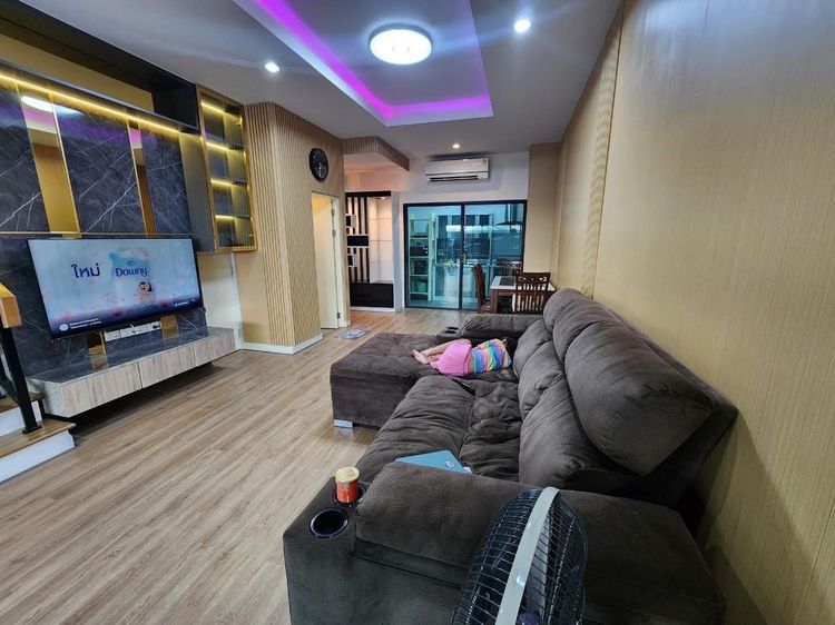 AP (Thailand) มีบางส่วน ให้เช่า ทาวน์โฮม 3 ชั้น บ้านกลางเมือง พระราม 9 – กรุงเทพกรีฑา 🏡  ทาวน์โฮมพร้อมอยู่ เฟอร์นิเจอร์ครบ เหมาะอยู่อาศัยหรือทำโฮมออฟฟิศ รูปที่ 2