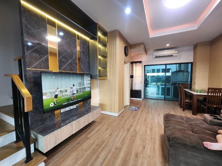 AP (Thailand) มีบางส่วน ให้เช่า ทาวน์โฮม 3 ชั้น บ้านกลางเมือง พระราม 9 – กรุงเทพกรีฑา 🏡  ทาวน์โฮมพร้อมอยู่ เฟอร์นิเจอร์ครบ เหมาะอยู่อาศัยหรือทำโฮมออฟฟิศ