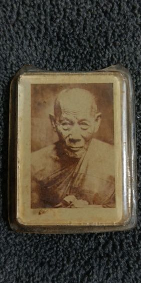 ภาพถ่าย หลวงพ่อจง วัดหน้าต่างนอก ล็อคเก็ต จารมือ มีตะกรุด 3ดอกด้านใน กรอบเก่าเดิมๆ