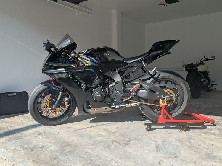  Yamaha R1