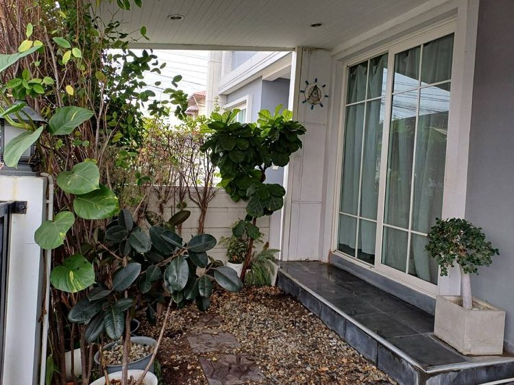 อื่นๆ มีบางส่วน 2020 ขายทาวน์โฮม 2 ชั้น สไตล์อังกฤษ เซนต์พอล  โครงการ โกลเด้นทาวน์ สุขุมวิท-สถานีรถไฟฟ้าแบริ่ง  รูปที่ 2