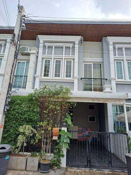 ขายทาวน์โฮม 2 ชั้น สไตล์อังกฤษ เซนต์พอล  โครงการ โกลเด้นทาวน์ สุขุมวิท-สถานีรถไฟฟ้าแบริ่ง 