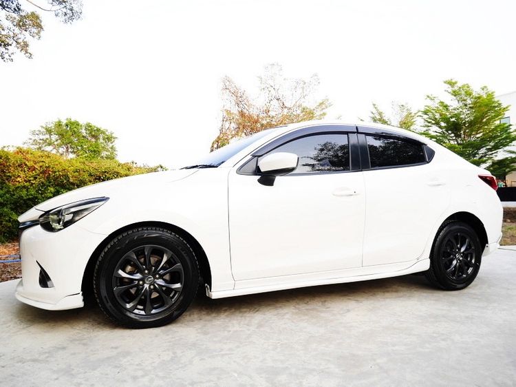 Mazda Mazda 2 2018 1.3 High Connect Sedan เบนซิน ไม่ติดแก๊ส เกียร์อัตโนมัติ ขาว