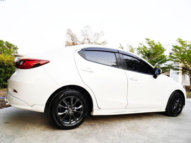 Mazda Mazda 2 2018 1.3 High Connect Sedan เบนซิน ไม่ติดแก๊ส เกียร์อัตโนมัติ ขาว รูปที่ 4