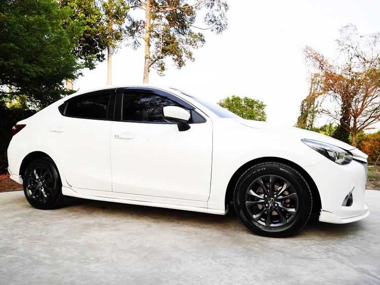 Mazda Mazda 2 2018 1.3 High Connect Sedan เบนซิน ไม่ติดแก๊ส เกียร์อัตโนมัติ ขาว รูปที่ 2