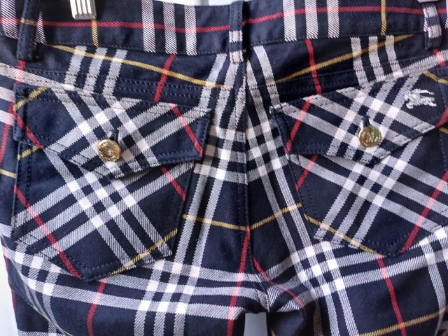 Burberry London Blue Label Nova Check Women Pants Size 36 เอวต่ำ


รอบเอววัดได้ 29นิ้ว ควรเผื่อไซส์ 2 ไซส์

 รูปที่ 5