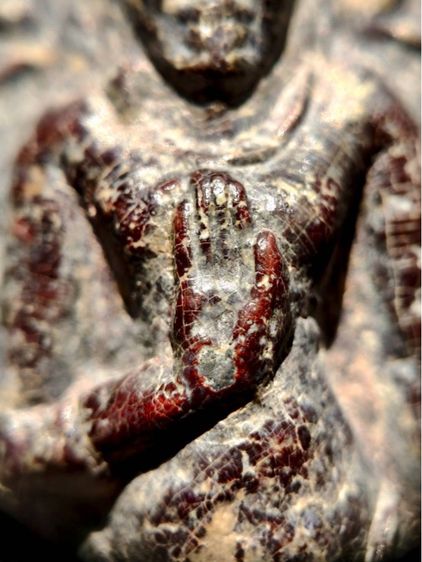 พระร่วงหลังรางปืน พิมนิยม กรุวัดพระศรีรัตนมหาธาตุราชวรวิหาร  หรือกรุวัดพระปรางค์ สุโขทัย   เนื้อตะกั่วสนิมแดง  รูปที่ 5