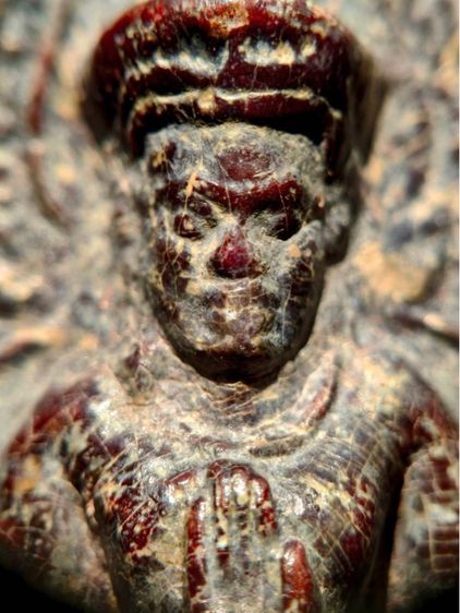 พระร่วงหลังรางปืน พิมนิยม กรุวัดพระศรีรัตนมหาธาตุราชวรวิหาร  หรือกรุวัดพระปรางค์ สุโขทัย   เนื้อตะกั่วสนิมแดง  รูปที่ 2