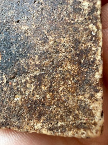 พระสมเด็จวัดระฆังพิมพ์ใหญ่ ขาวนมข้นปูนเปลิอกแตกลายชามสังคโลก เเกร่งหนืบนุ่ม คราบตังอิ๋วจ่ำๆ ผิวหิ้งเดิมๆ ยุบยับย้น ธรรมชาติพระ150ปี รูปที่ 13