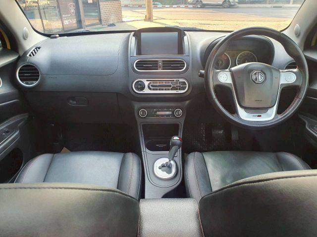 MG MG3 2017 1.5 X Sedan เบนซิน ไม่ติดแก๊ส เกียร์อัตโนมัติ เหลือง รูปที่ 4