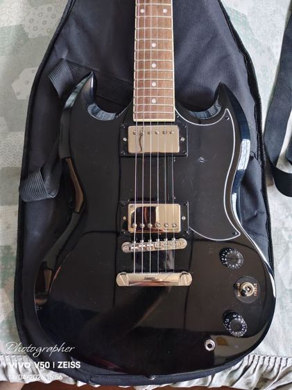 กีต้าร์ไฟฟ้า Epiphone sg tribute. สภาพเหมือนใหม่  แถมกระเป๋า  ขาย 8000 บาท นัดรับอย่างเดียว ถนนราชปรารภ