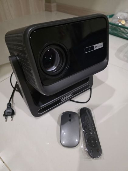 โปรเจคเตอร์ Gismo รุ่นใหม่ 4K Projector สีดำ พร้อมเม้าส์ และรีโมท เดิมๆ พร้อมใช้งานอย่างดี พร้อมส่ง รูปที่ 3