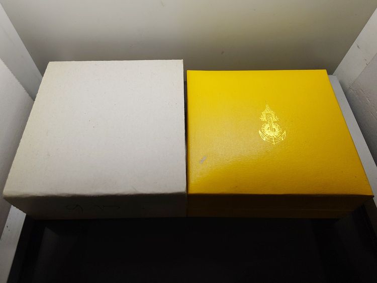 เหรียญที่ระลึกพิธีปล่อยเรือพระที่นั่ง “นารายณ์ทรงสุบรรณ รัชกาลที่ 9” ปี 2539 เนื้อกาหลั่ยทอง พิมพ์ใหญ่ ขนาด 5 ซม. รูปที่ 9