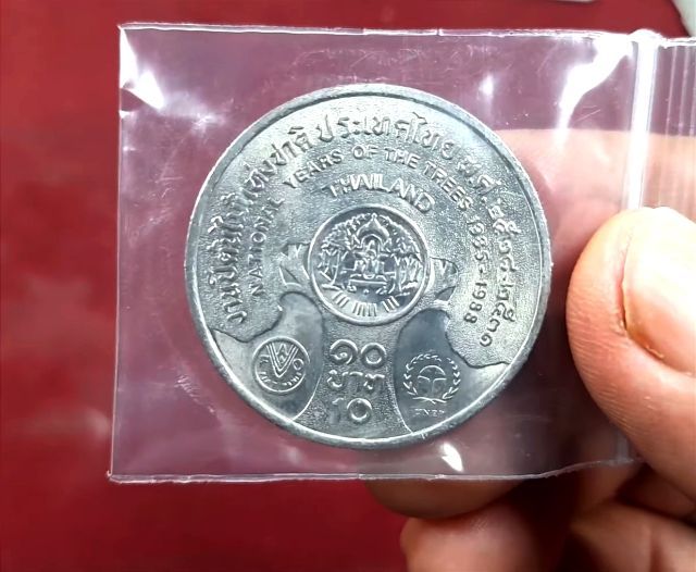 เหรียญ 10 บาท ร9 งานปีต้นไม้-ผ่านใช้(ใหม่) รูปที่ 3