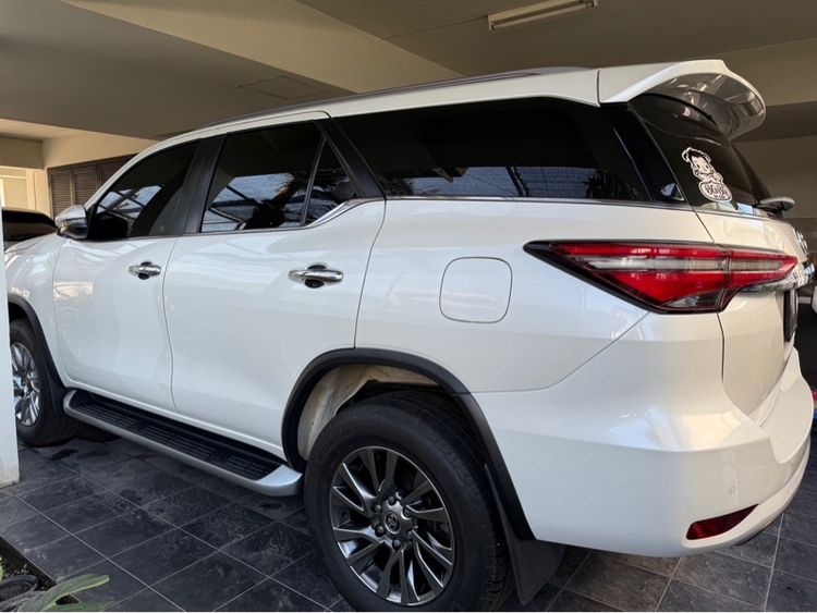 Toyota Fortuner 2021 2.4 V Van ดีเซล ไม่ติดแก๊ส เกียร์อัตโนมัติ ขาว รูปที่ 3