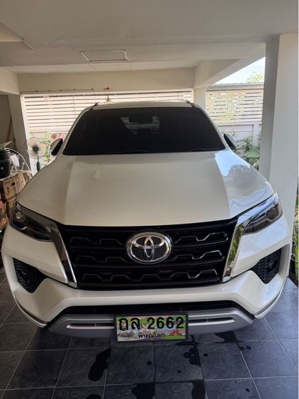 Toyota Fortuner 2021 2.4 V Van ดีเซล ไม่ติดแก๊ส เกียร์อัตโนมัติ ขาว