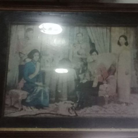รูปภาพเก่า ร.9 กรอบไม้สัก รูปที่ 2