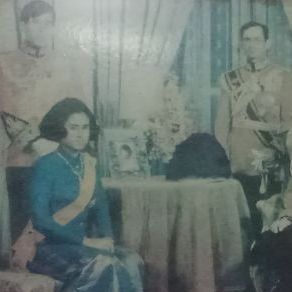 รูปภาพเก่า ร.9 กรอบไม้สัก รูปที่ 3