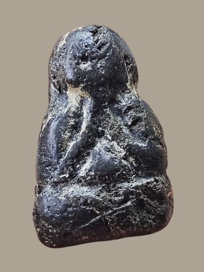 พระปิดตาพิมพ์ปั้นจิ๋วลอยองค์ เนื้อผงคลุกรัก หลวงพ่อแก้ว วัดปากทะเล จ.เพชรบุรี ประมาณปี 2400-2431 รูปที่ 2