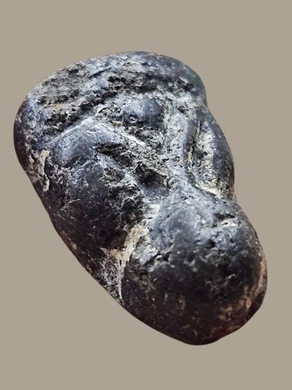 พระปิดตาพิมพ์ปั้นจิ๋วลอยองค์ เนื้อผงคลุกรัก หลวงพ่อแก้ว วัดปากทะเล จ.เพชรบุรี ประมาณปี 2400-2431 รูปที่ 5