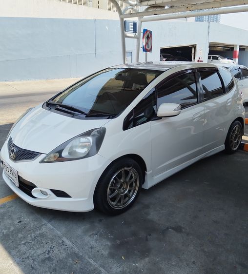 รถ Honda Jazz 1.5 SV i-VTEC สี ขาว