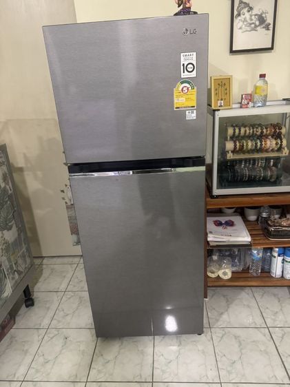 ขายตู้เย็นLG สองชั้น เพิ่งซื้อ1ปี สภาพใหม่มาก  เพราะจะย้ายร้าน สภาพใหม่เอี่ยม เหมือนมือหนึ่งเพราะไม่ได้แช่อะไร นอกจากน้ำเปล่า รีบมาเอาให้ราคาถูกมาก5,5000 สอบถามได้0941564556