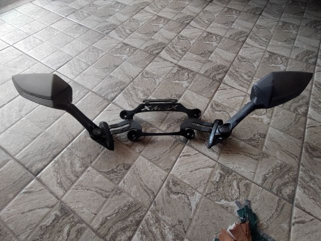 ขายึดกระจกชิวหน้า x max  รูปที่ 2