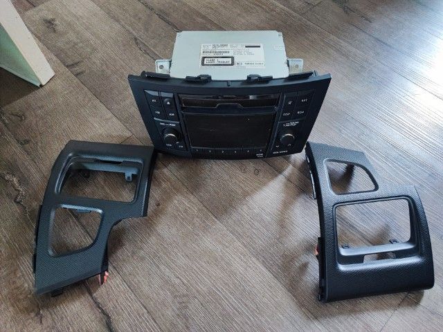 วิทยุ - หน้ากากครอบแอร์ ซ้ายขวา ของเดิมติดรถ swift 2013 สภาพดี