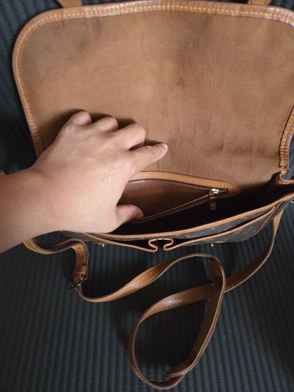 กระเป๋าสะพายข้าง Louis Vuitton รุ่น Monogram Gibeciere MM. 