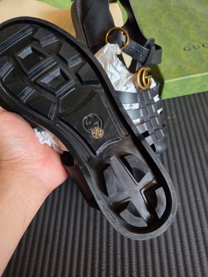 รองเท้า GG