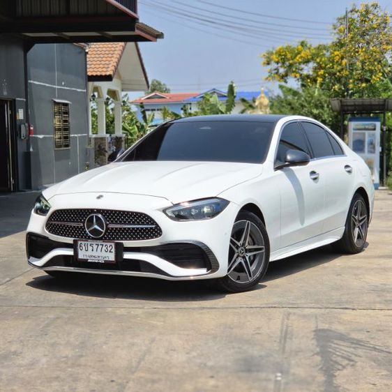 Mercedes-Benz C-Class 2023 C350e Sedan ปลั๊กอินไฮบริด (PHEV) เกียร์อัตโนมัติ ขาว รูปที่ 3