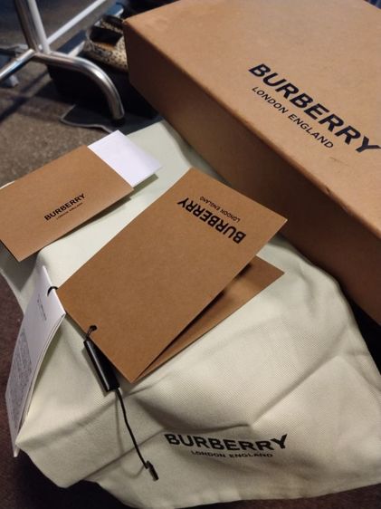 รองเท้า Burberry แท้ รูปที่ 6
