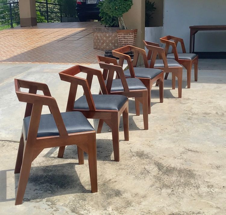 เก้าอี้ไม้เนื้อแข็ง