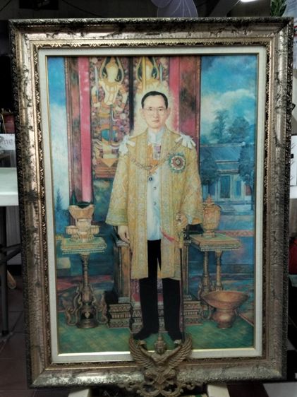 ภาพวาดในหลวง ร.9 พร้อมกรอบ