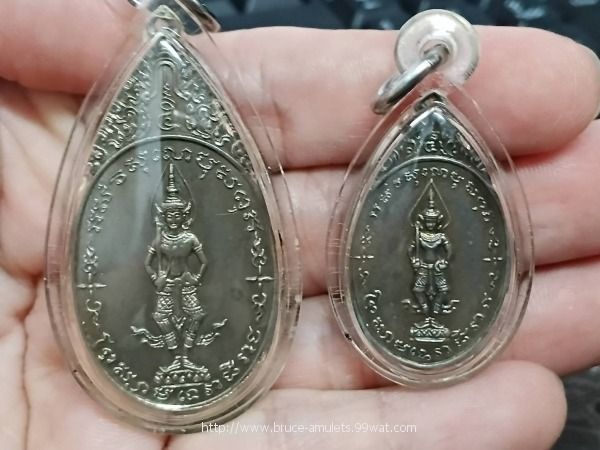 ยกคู่พิมพ์ใหญ่และพิมพ์เล็ก กะไหล่เงิน เหรียญพระวิมานพระสยามเทวาธิราช2518