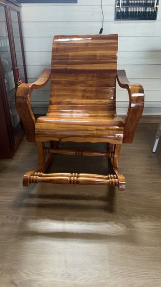 เก้าอี้ไม้โยก