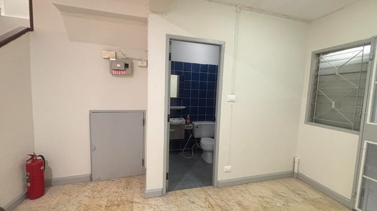 อื่นๆ มีบางส่วน 2010 ขาย ทาวน์เฮ้าส์ 2 ห้องนอน 2 ห้องน้ำ 5 แยกวัชรพล หมู่บ้าน สิรีนเฮ้าส์ วัชรพล รูปที่ 4