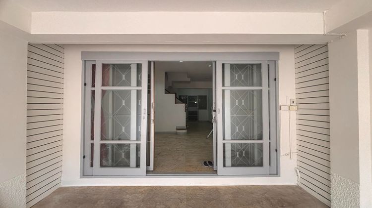 อื่นๆ มีบางส่วน 2010 ขาย ทาวน์เฮ้าส์ 2 ห้องนอน 2 ห้องน้ำ 5 แยกวัชรพล หมู่บ้าน สิรีนเฮ้าส์ วัชรพล รูปที่ 2