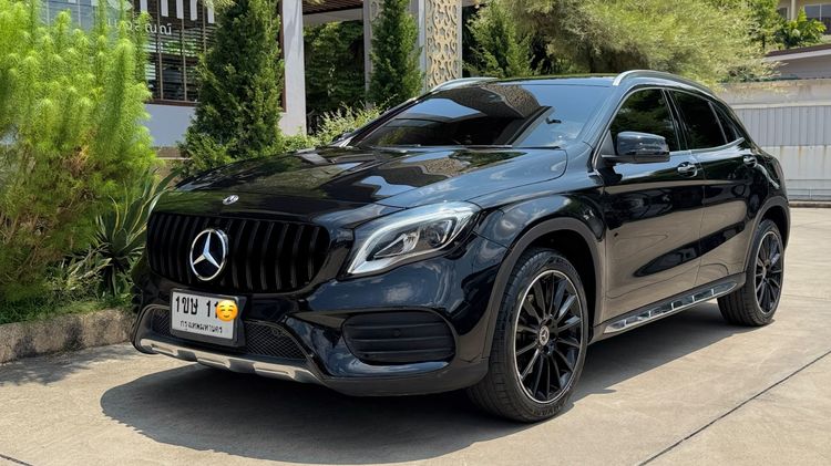 รถ Mercedes-Benz GLA-Class GLA250 สี ดำ